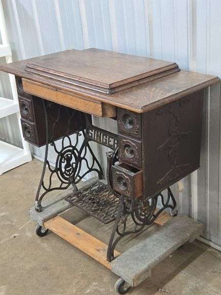 Antique Singer Sewing Machine Cabinet