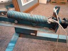 Clay pigeon skeet thrower