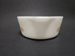Pyrex Butterfly Gold 472 1.5 pint bowl