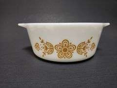 Pyrex Butterfly Gold 472 1.5 pint bowl