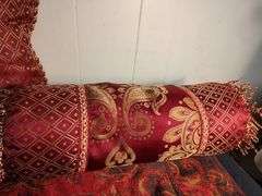 2 Pillows and stand covers