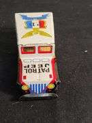 2 Tin vehicles