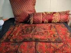 2 Pillows and stand covers