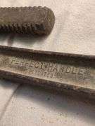 2 Pipe wrenches