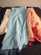 2 Scarfs and table napkins