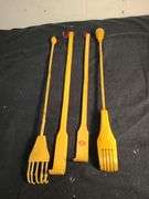 4 Back scratchers