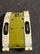 2 Tin vehicles