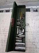 Hand tools and sockets. 2c