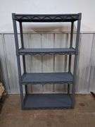Plano Plastic shelving