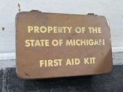 Vintage Metal First Aid Kit. 4C