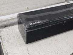 Samsung Soundbar with Remote. 4C