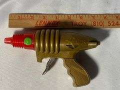 VINTAGE RAZER RAY GUN TOY See Photos