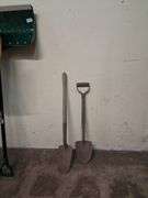 2 short shovels