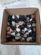 Small polished stones, includes agate, amethyst, and more. 2c