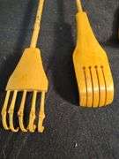 4 Back scratchers
