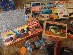 large lionel train stuff lot comes with tote no lid