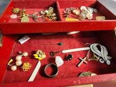 Jewelry box with jewelry