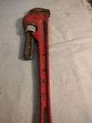 2 Pipe wrenches