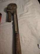 2 Pipe wrenches