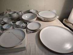 Heath set of dishes 32 pieces