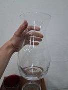 Box lot: red and clear vases. 1b
