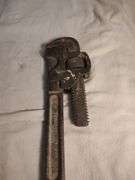 2 Pipe wrenches