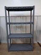 Plano Plastic shelving