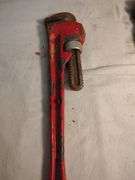 2 Pipe wrenches