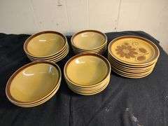 Le Mesa Stoneware 12 Berry bowls, 8 salad bowls & 8 plates