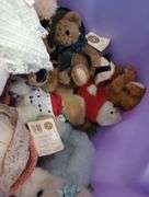 Homz tote full of Boyd's Bears