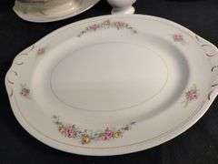 Homer Laughlin China 5 serving dishes
