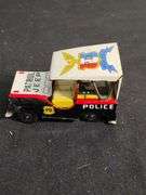 2 Tin vehicles