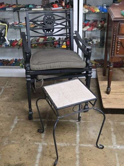 2 Outdoor Chairs & Small Table