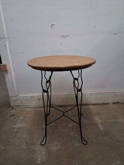 Round table with metal legs