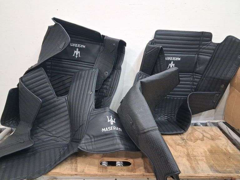 3 Maserati floor mats. 2f