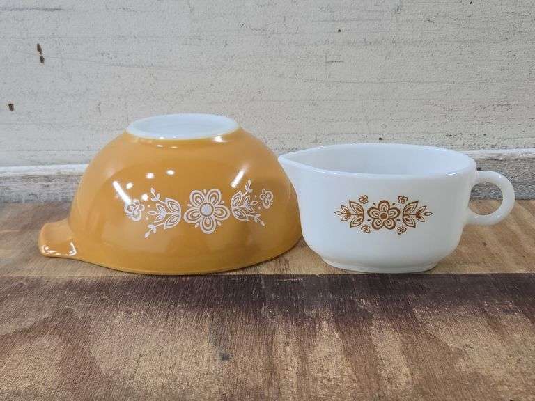 Vintage Butterfly Gold Cinderella Pyrex Mixing Bowl & Gravy Boat. 5B