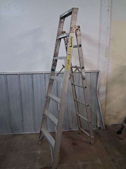 7 to 12 ft ladder