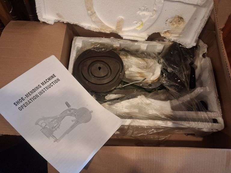 Shoe mending machine