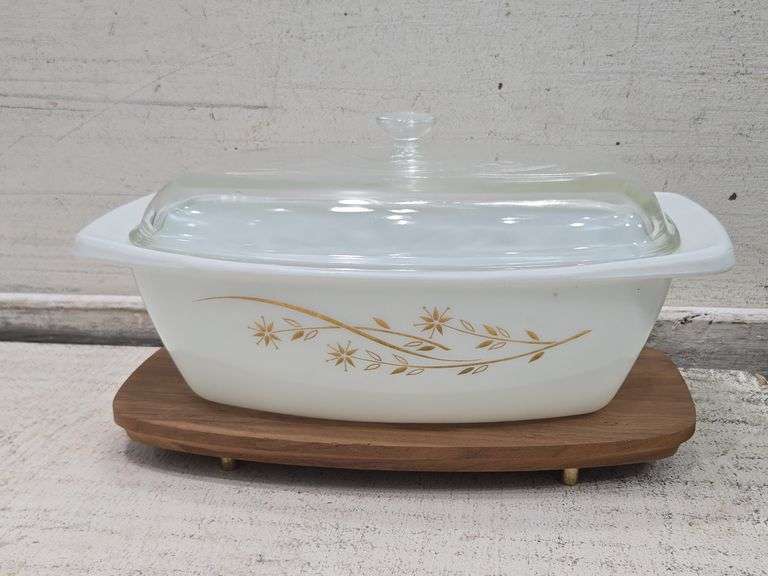Vintage "Golden Honeysuckle" 4-Qt. Glass Pyrex Casserole Dish with Lid & Wooden Trivet. 6D
