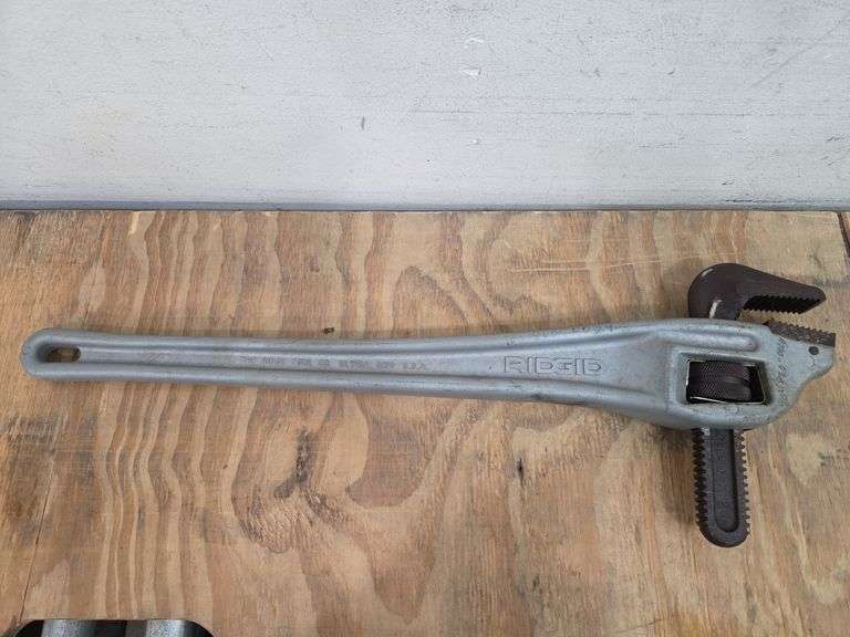 Ridgid 24" offset aluminum pipe wrench. 2c