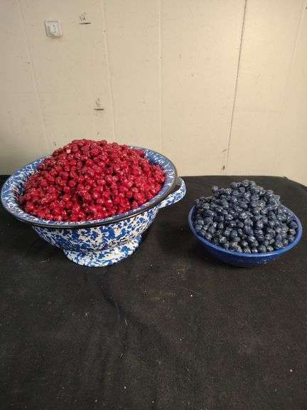 Graniteware bowl and stainer