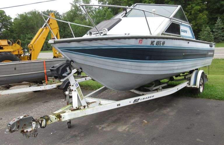 1989 20'4" Crestliner Cabin Type Aluminum Fishing Boat/Great Lakes Boat