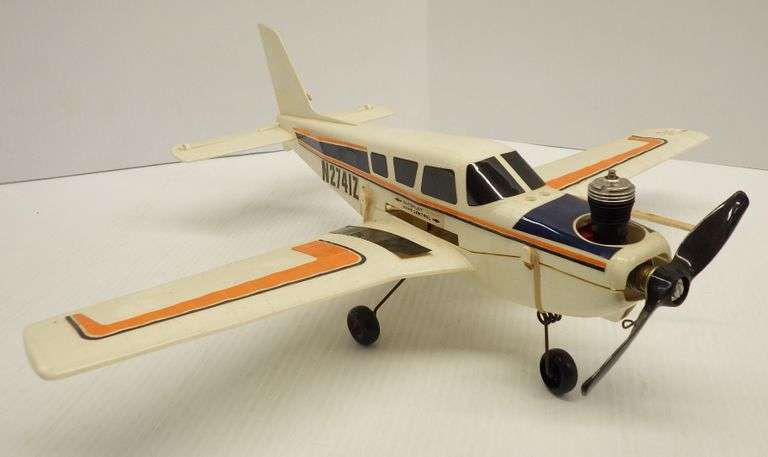 Oloder Models Older model airplane with by Cox, a couple decals need glue, 16 ...