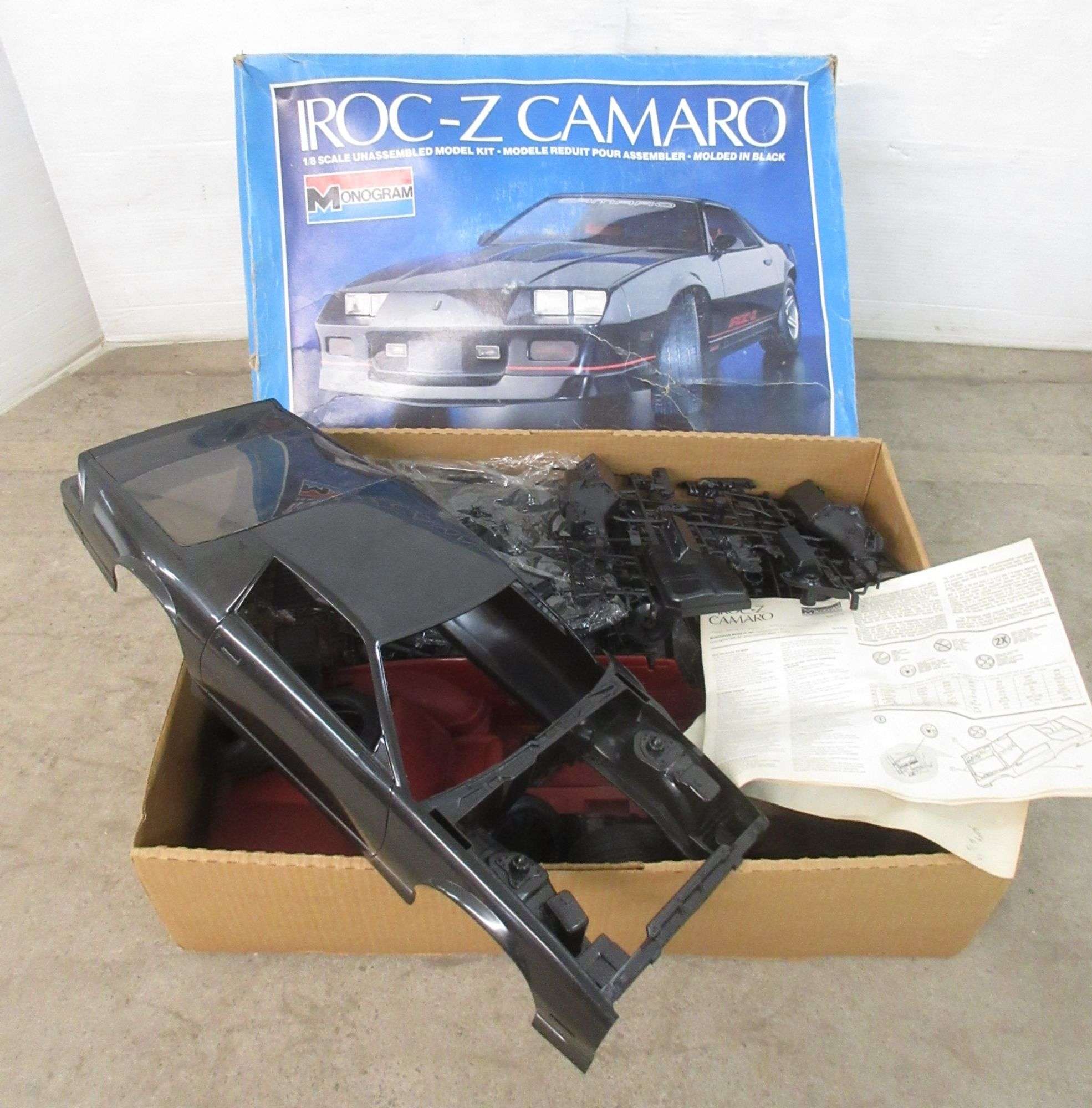 1/8 モノグラム MONOGRAM カマロ IROC-Z 黒 【公式通販】