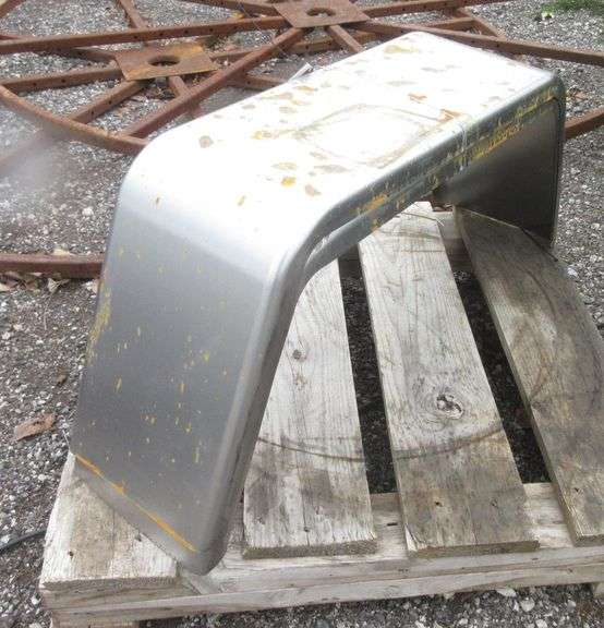 Pair of steel single axle trailer fenders Albrecht Auction Service