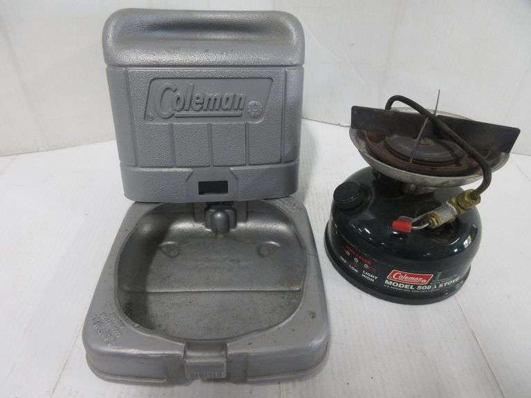 Coleman single burner stove, comes with a carrying case, 6"H, good