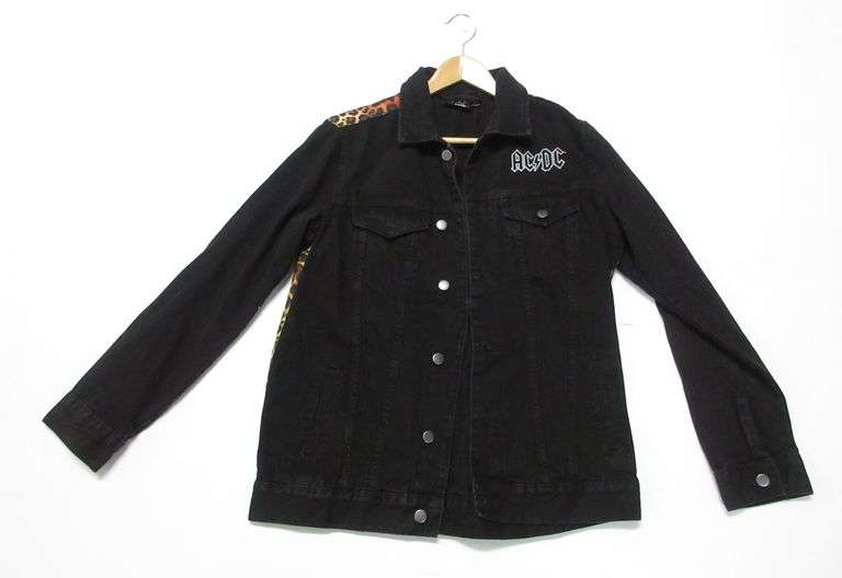 AC/DC jacket, small, great - Albrecht Auction Service