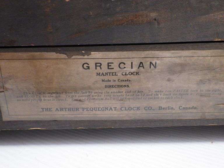 Oak wood mantel clock, The Arthur Pequegnat Clock Co. Berlin, Canada on