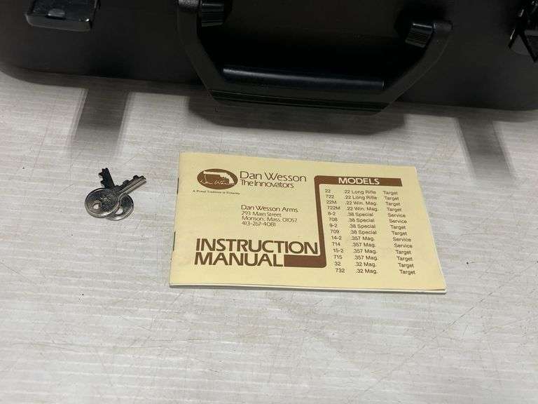 Doskocil handgun locking case with key, 18