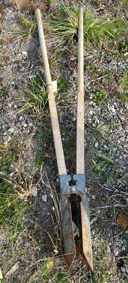 Rust Digger Post hole digger, heavy wear/rust - Albrecht Auction Service